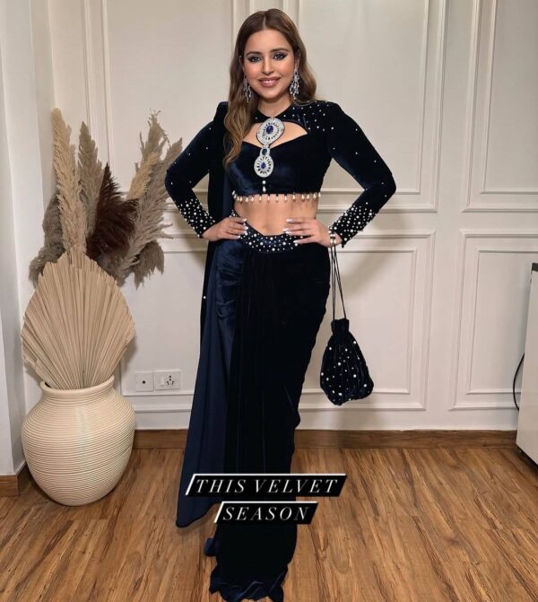 👑 Royal Velvet Pearl-Work Drape Saree Set with Designer Blouse & Batwa Bag ✨