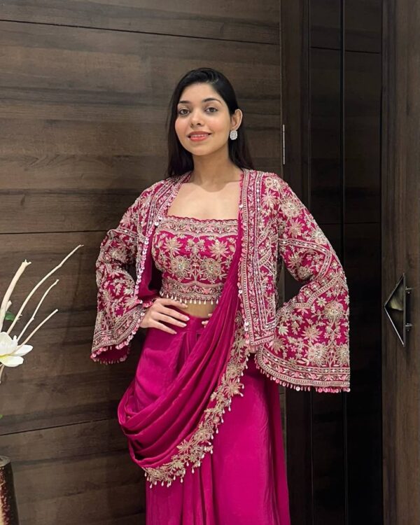 🛍️ Royal Drape Charm – Indo-Western Embroidered Koti Saree Set ✨👑